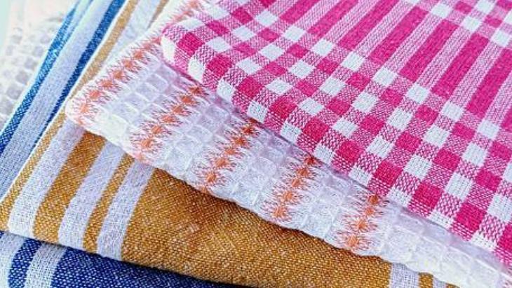 El kurutan da var, tezgaha süren de Mutfak havlusu nasıl yıkanır: 1 haftada işi bitiyor El kurutan da var, tezgaha süren de Mutfak havlusu nasıl yıkanır: 1 haftada işi bitiyor