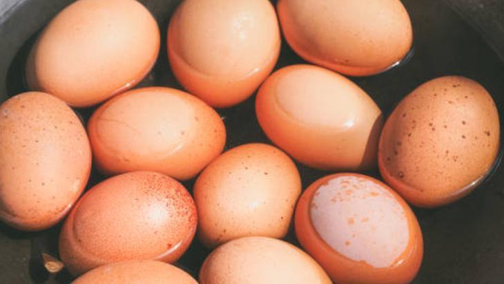 Yumurtalar haşlarken patlamasın 1 çay kaşığı ekleyin, kabuk bile çatlamıyor Yumurtalar haşlarken patlamasın 1 çay kaşığı ekleyin, kabuk bile çatlamıyor