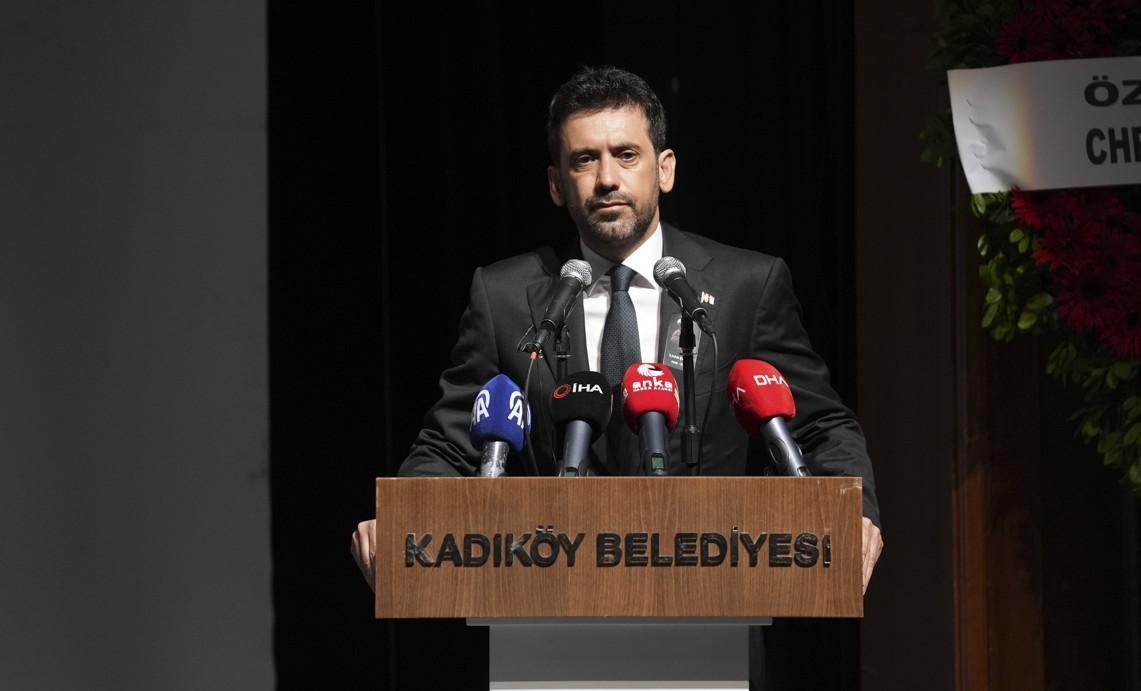 Usta sanatçı gözyaşlarıyla uğurlandı İlhan Şeşen toprağa verildi