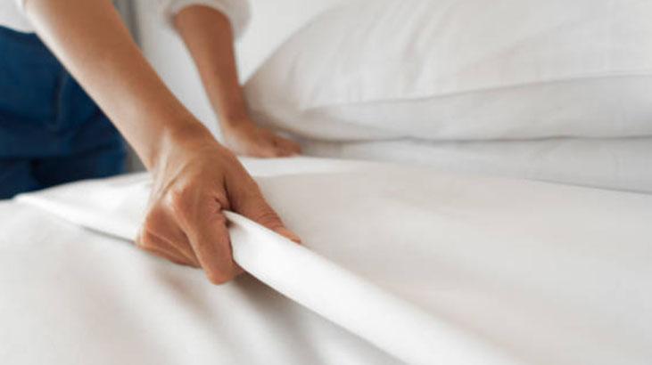 Otel yataklarındaki örtü sadece süs değil Bakın ne işe yarıyormuş, hijyen için birebir Otel yataklarındaki örtü sadece süs değil Bakın ne işe yarıyormuş, hijyen için birebir