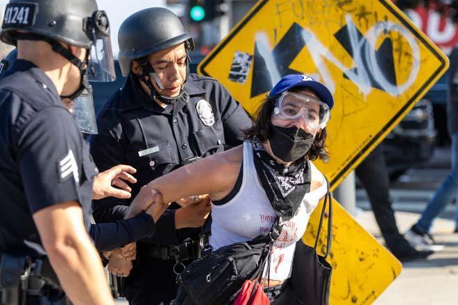 Los Angeles alev alev: Ulusal Muhafızlar sokaklarda, işte görüntüler Los Angeles alev alev: Ulusal Muhafızlar sokaklarda, işte görüntüler