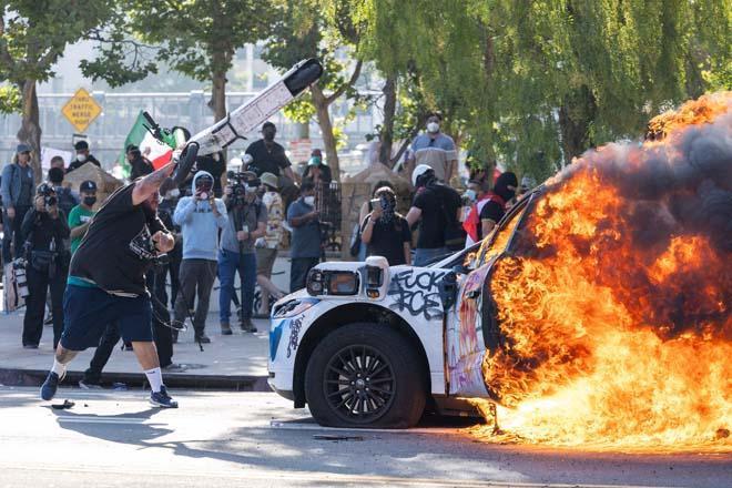 Los Angeles alev alev: Ulusal Muhafızlar sokaklarda, işte görüntüler Los Angeles alev alev: Ulusal Muhafızlar sokaklarda, işte görüntüler