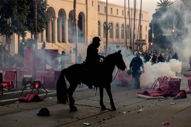 Los Angeles alev alev: Ulusal Muhafızlar sokaklarda, işte görüntüler Los Angeles alev alev: Ulusal Muhafızlar sokaklarda, işte görüntüler