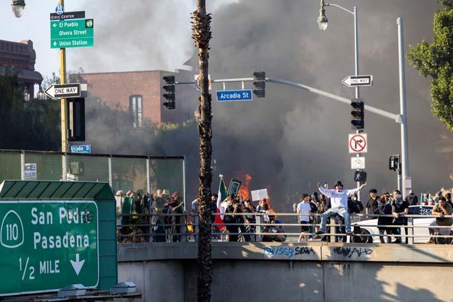 Los Angeles alev alev: Ulusal Muhafızlar sokaklarda, işte görüntüler Los Angeles alev alev: Ulusal Muhafızlar sokaklarda, işte görüntüler
