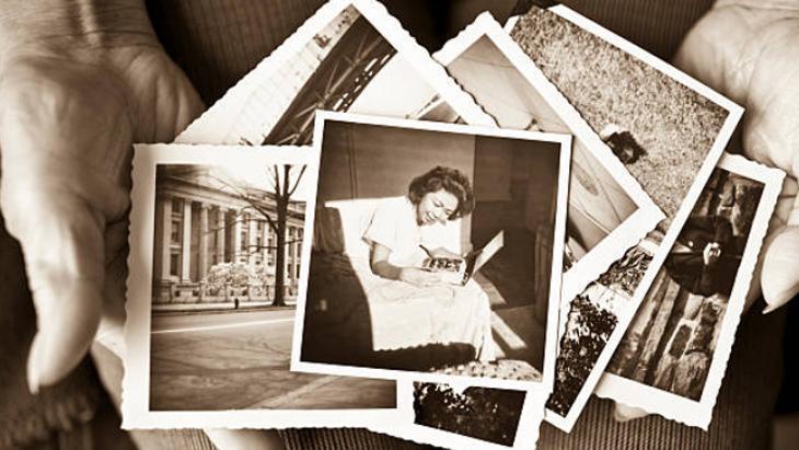 Yapışmış fotoğrafları bir çırpıda kurtarın Hasar vermiyor, azıcık su yeter Yapışmış fotoğrafları bir çırpıda kurtarın Hasar vermiyor, azıcık su yeter