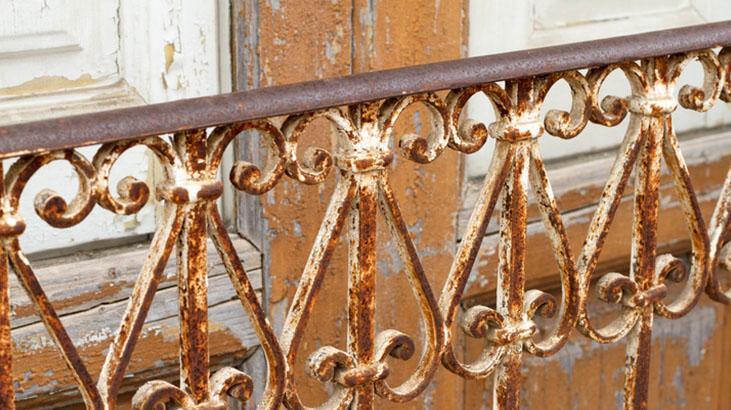 Balkon demirindeki pas su gibi akacak Evde şipşak formül, ovalama yok Balkon demirindeki pas su gibi akacak Evde şipşak formül, ovalama yok