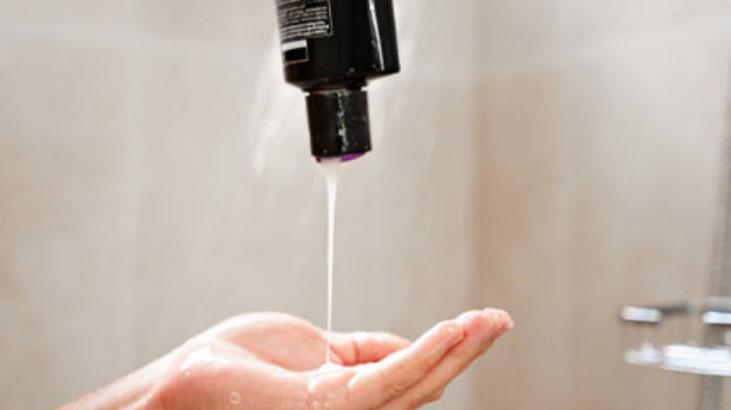 Saç kırıklarından fırçayla kurtuldu Şampuanı eşit dağıtıyor: Artık gür ve canlı