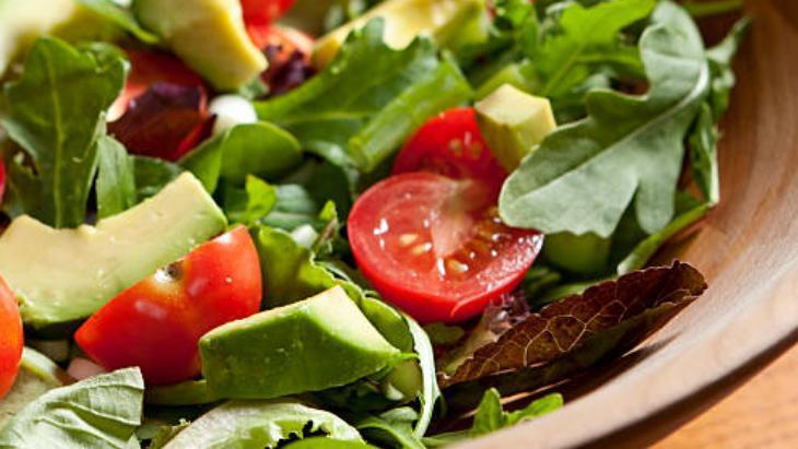 DOMATES, SALATALIK GİBİ SULU MALZEMELERİ AYIRIN DOMATES, SALATALIK GİBİ SULU MALZEMELERİ AYIRIN