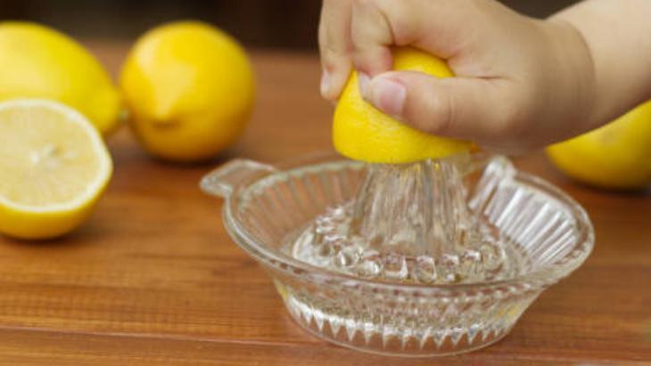 1 limonu kesip sıkın Bitkilere güneş bile dokunamaz: Her hastalıktan koruyormuş 1 limonu kesip sıkın Bitkilere güneş bile dokunamaz: Her hastalıktan koruyormuş