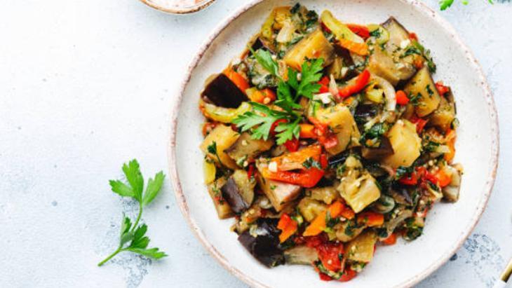 KÖZLENMİŞ PATLICAN SALATASININ PÜF NOKTASI KÖZLENMİŞ PATLICAN SALATASININ PÜF NOKTASI