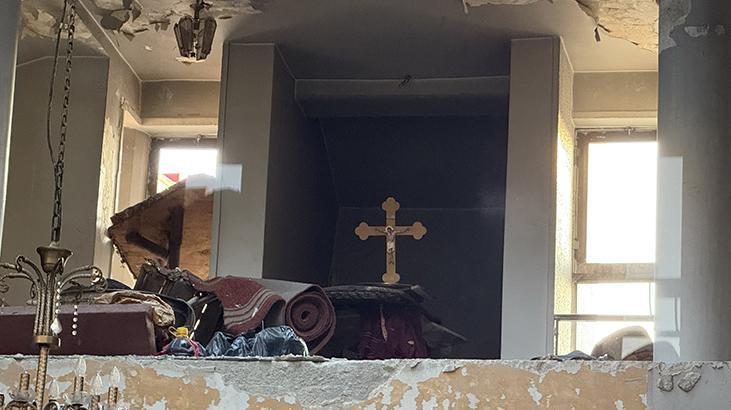 Suriyede kiliseye bombalı saldırı Çok sayıda ölü var İşte o kareler
