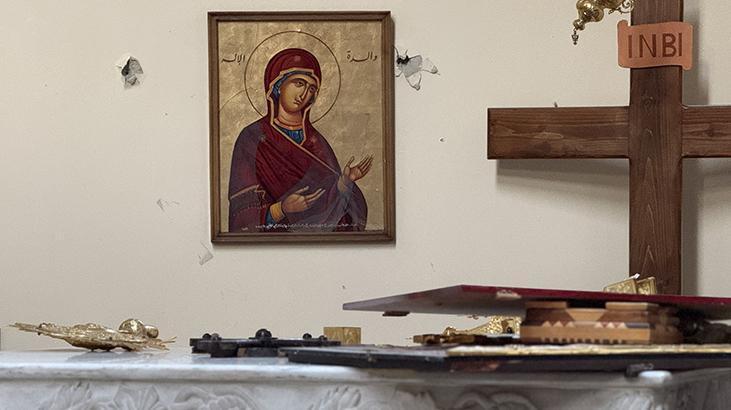 Suriyede kiliseye bombalı saldırı Çok sayıda ölü var İşte o kareler