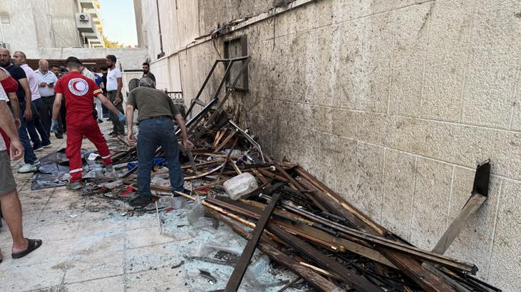 Suriyede kiliseye bombalı saldırı Çok sayıda ölü var İşte o kareler
