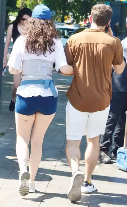 İşte Aslı Bekiroğlunun yeni aşkı Uğurcan Günay ile kol kola görüntülendi İşte Aslı Bekiroğlunun yeni aşkı Uğurcan Günay ile kol kola görüntülendi