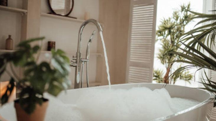 Duş suyuna 1 damla ekleyince spa etkisi yaratıyor Eve hamamı getirin, faydası çok Duş suyuna 1 damla ekleyince spa etkisi yaratıyor Eve hamamı getirin, faydası çok