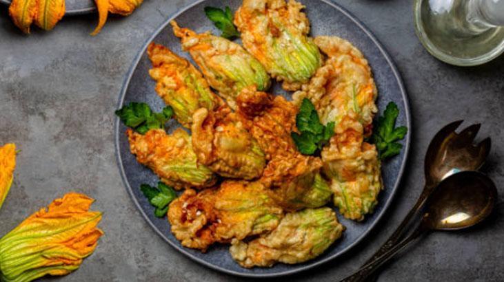 MasterChef’te düello kabak çiçeğiyle alev aldı Tadı olay oldu, tarifi burada MasterChef’te düello kabak çiçeğiyle alev aldı Tadı olay oldu, tarifi burada