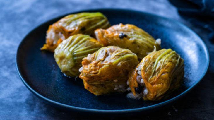 MasterChef’te düello kabak çiçeğiyle alev aldı Tadı olay oldu, tarifi burada MasterChef’te düello kabak çiçeğiyle alev aldı Tadı olay oldu, tarifi burada