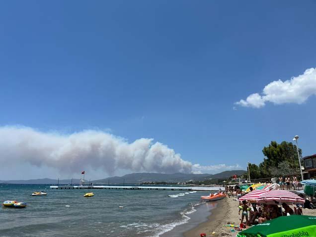 İzmir’in orman yangını 5 mahalle tahliye ediliyor