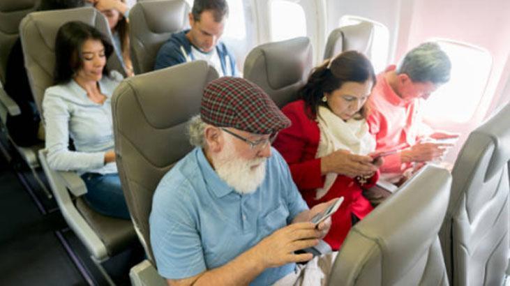 Uçuş sırasında telefonlarımızı neden uçak moduna alıyoruz Uçuş sırasında telefonlarımızı neden uçak moduna alıyoruz