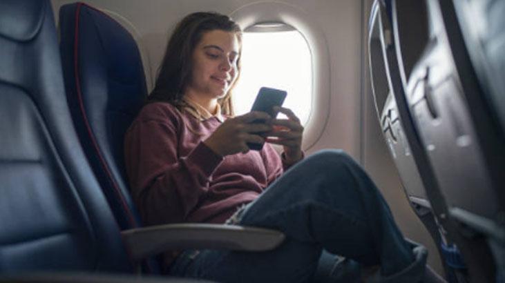 Uçuş sırasında telefonlarımızı neden uçak moduna alıyoruz Uçuş sırasında telefonlarımızı neden uçak moduna alıyoruz