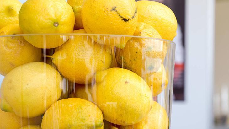 Limonun ömrü 2 katına çıkıyor Kesmeden hemen önce bu hamleyi uygulayın Limonun ömrü 2 katına çıkıyor Kesmeden hemen önce bu hamleyi uygulayın