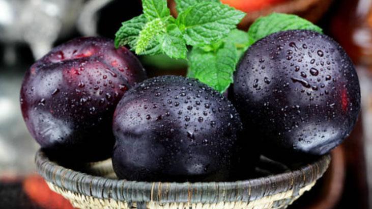 Saç boyasını unutturan mürdüm eriği 1 kaşığı tellere işliyor, gram akmıyor