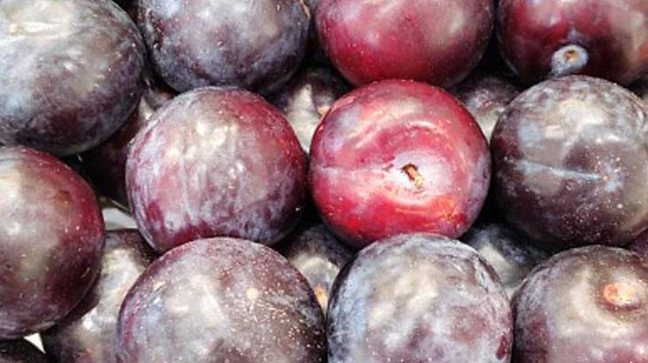 Saç boyasını unutturan mürdüm eriği 1 kaşığı tellere işliyor, gram akmıyor