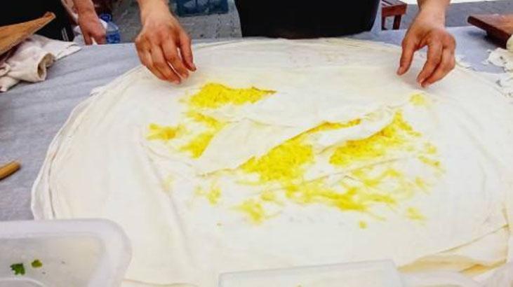 Börek yufkası ortadan mı ayrılıyor 3 malzemeli sos çaresi, tek hamlede sarılacak Börek yufkası ortadan mı ayrılıyor 3 malzemeli sos çaresi, tek hamlede sarılacak