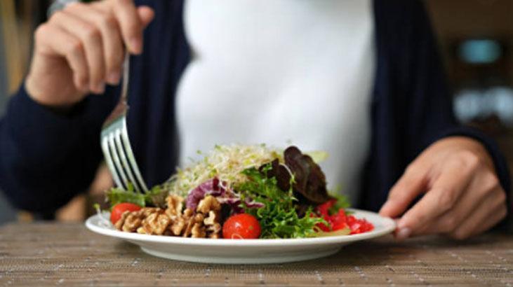Şifreyi çözdü, 22 kilo gitti 50 yaşında fitlik sırrı: Sofradan eksik etmedim Şifreyi çözdü, 22 kilo gitti 50 yaşında fitlik sırrı: Sofradan eksik etmedim