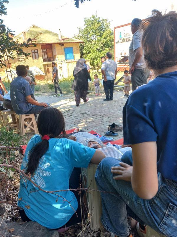 Ankarada konteynerde kanlı saldırı Anne öldü, oğlu ölü numarası yaparak kurtuldu Ankarada konteynerde kanlı saldırı Anne öldü, oğlu ölü numarası yaparak kurtuldu