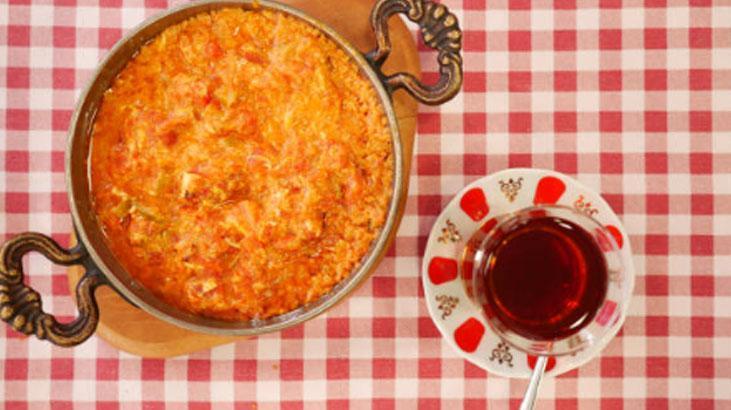 Kahvaltıda tabak sıyırtan menemen tarifi Ekmek banmaya doyamayacaksınız Kahvaltıda tabak sıyırtan menemen tarifi Ekmek banmaya doyamayacaksınız