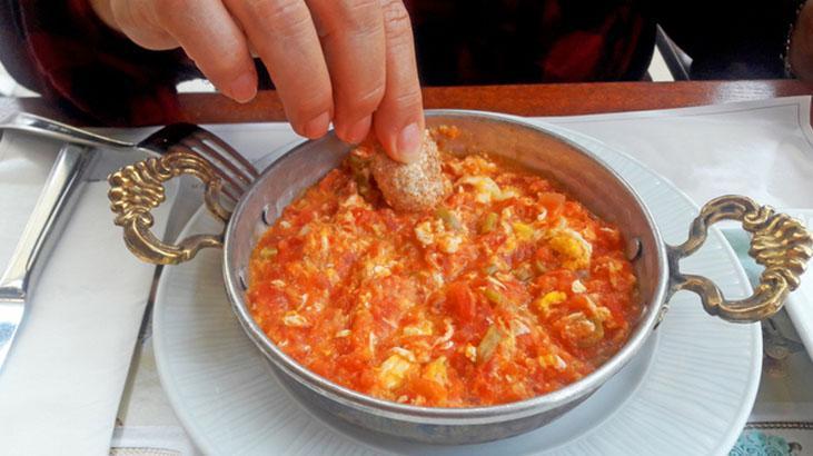 Kahvaltıda tabak sıyırtan menemen tarifi Ekmek banmaya doyamayacaksınız Kahvaltıda tabak sıyırtan menemen tarifi Ekmek banmaya doyamayacaksınız