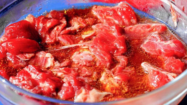 Kırmızı etin lezzetini katlayan marine tüyosu Restoran usulü tarif: Limon, yoğurt, soda Kırmızı etin lezzetini katlayan marine tüyosu Restoran usulü tarif: Limon, yoğurt, soda