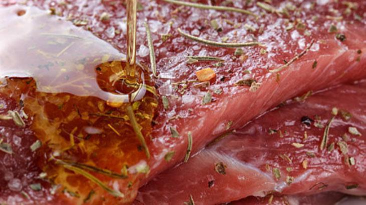 Kırmızı etin lezzetini katlayan marine tüyosu Restoran usulü tarif: Limon, yoğurt, soda Kırmızı etin lezzetini katlayan marine tüyosu Restoran usulü tarif: Limon, yoğurt, soda
