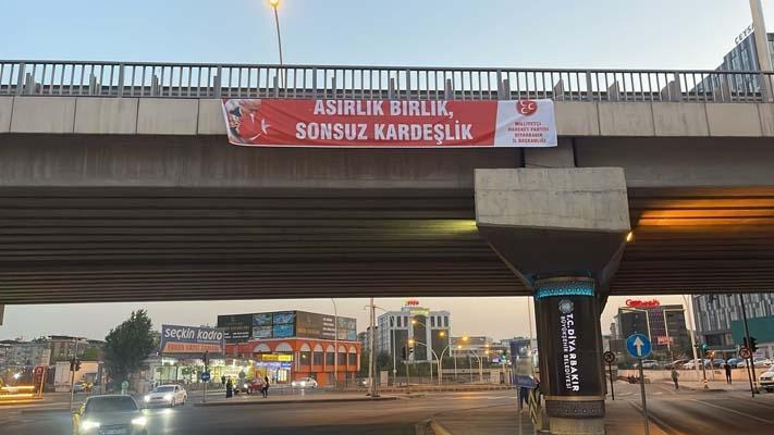 Diyarbakır surlarına MHP ve Türk bayrakları asıldı... İşte görüntüler