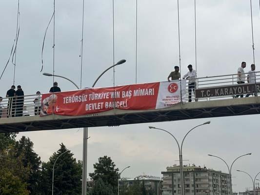 Diyarbakır surlarına MHP ve Türk bayrakları asıldı... İşte görüntüler