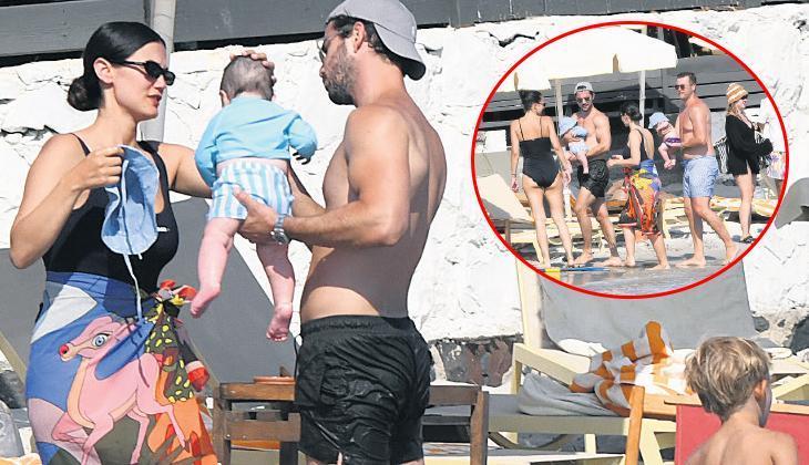 Keyifler yerinde! Ünlü çiftin bebekleriyle ilk tatili