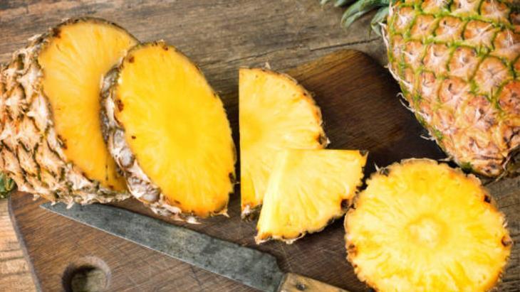 ANANAS NASIL TEMİZLENİR VE SOYULUR ANANAS NASIL TEMİZLENİR VE SOYULUR