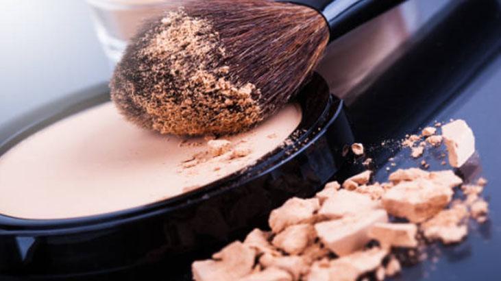 Kırılmayan pudra için pamuk hilesi Güneş gözlüğüne azıcık sürün, kaymıyor Kırılmayan pudra için pamuk hilesi Güneş gözlüğüne azıcık sürün, kaymıyor