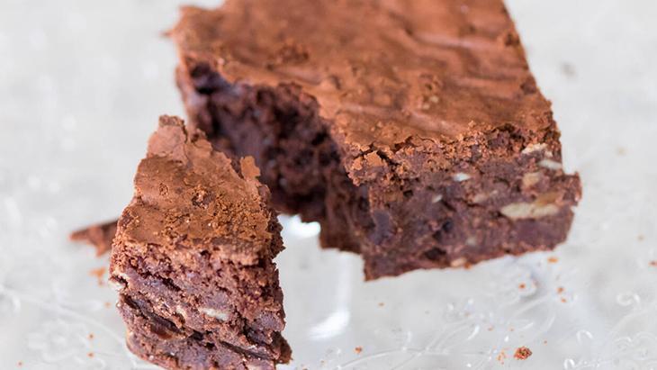 Daha iyi browni tarifi yok Çay demlenene kadar hazır, bir çimdik tuz yetiyor Daha iyi browni tarifi yok Çay demlenene kadar hazır, bir çimdik tuz yetiyor