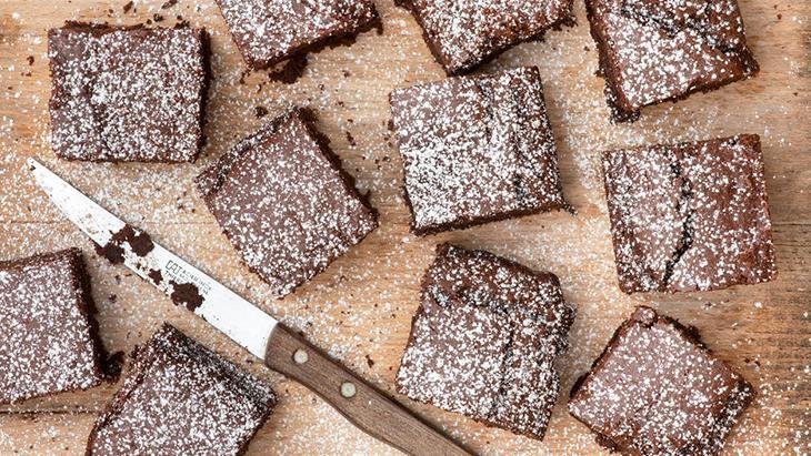Daha iyi browni tarifi yok Çay demlenene kadar hazır, bir çimdik tuz yetiyor Daha iyi browni tarifi yok Çay demlenene kadar hazır, bir çimdik tuz yetiyor