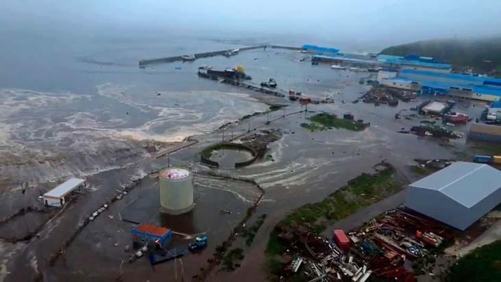 Rusyadaki depremin ardından tsunami Bölgeden ilk görüntüler Rusyadaki depremin ardından tsunami Bölgeden ilk görüntüler