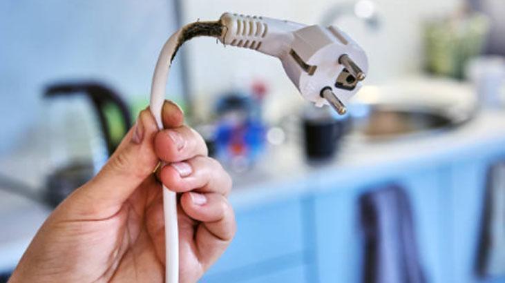İşiniz bitince üç cihazı fişten çekin Elektriği vampir gibi emiyor, faturayı uçuruyor İşiniz bitince üç cihazı fişten çekin Elektriği vampir gibi emiyor, faturayı uçuruyor