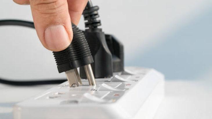 İşiniz bitince üç cihazı fişten çekin Elektriği vampir gibi emiyor, faturayı uçuruyor İşiniz bitince üç cihazı fişten çekin Elektriği vampir gibi emiyor, faturayı uçuruyor