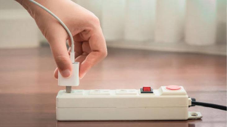 İşiniz bitince üç cihazı fişten çekin Elektriği vampir gibi emiyor, faturayı uçuruyor İşiniz bitince üç cihazı fişten çekin Elektriği vampir gibi emiyor, faturayı uçuruyor