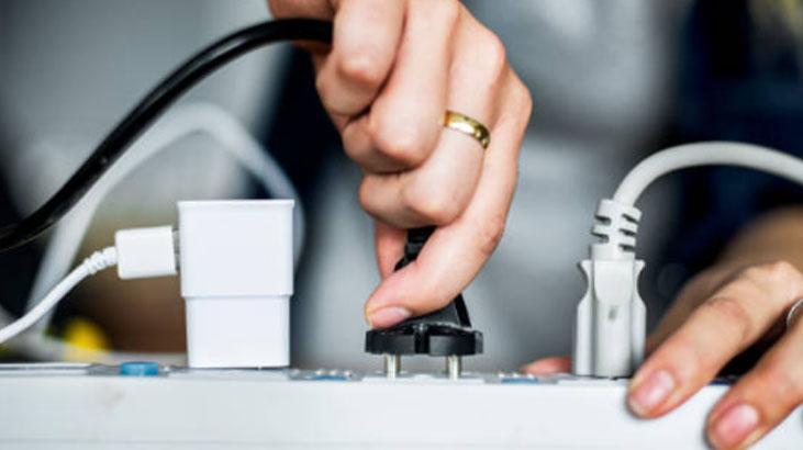İşiniz bitince üç cihazı fişten çekin Elektriği vampir gibi emiyor, faturayı uçuruyor İşiniz bitince üç cihazı fişten çekin Elektriği vampir gibi emiyor, faturayı uçuruyor