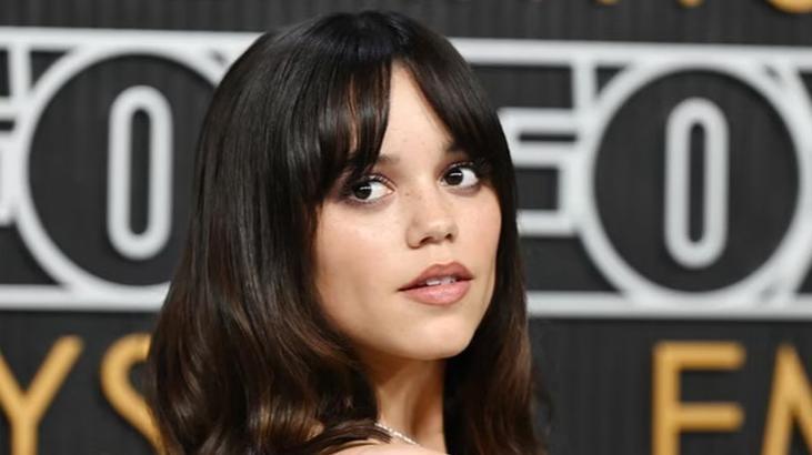 Jenna Ortega kendine resmen yeni yüz yaptırdı Değişimi şoke etti Jenna Ortega kendine resmen yeni yüz yaptırdı Değişimi şoke etti