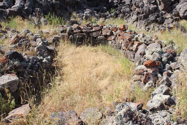 ‘EVLERİN YAPI MALZEMESİ, VOLKANIİK TAŞLAR’