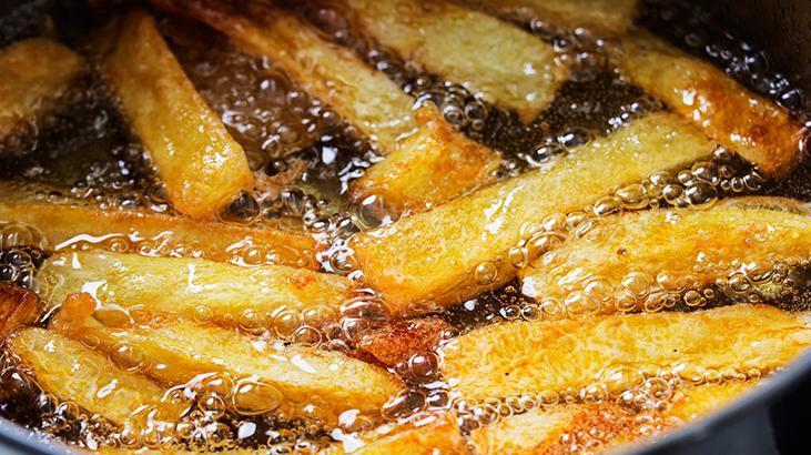 Patates kızartması lastik gibi olduysa böyle kurtarın Yağda 1-2 çevirin, çıtır çıtır olacak Patates kızartması lastik gibi olduysa böyle kurtarın Yağda 1-2 çevirin, çıtır çıtır olacak