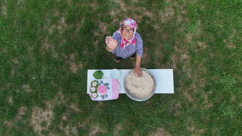 TORUNU SAYESİNDE SOSYAL MEDYA İLE TANIŞTI